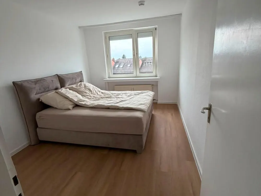 Helle 3-Zimmer Whg mit Balkon, Rollladen und Keller zu vermiete