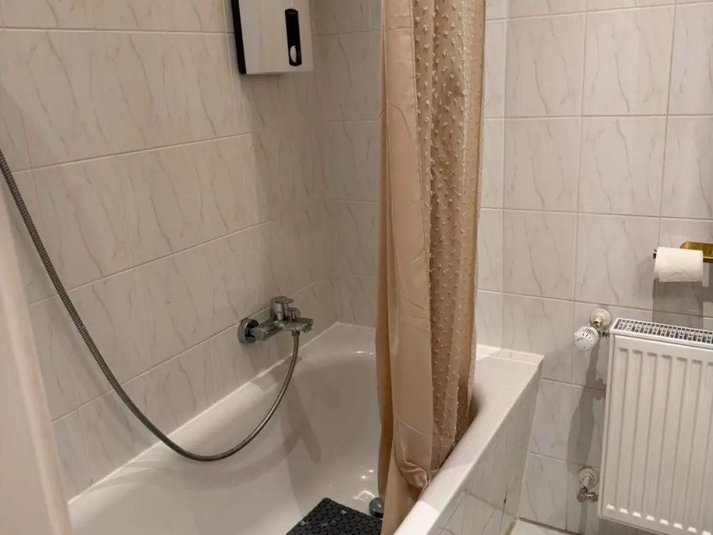 Helle 3-Zimmer Whg mit Balkon, Rollladen und Keller zu vermiete