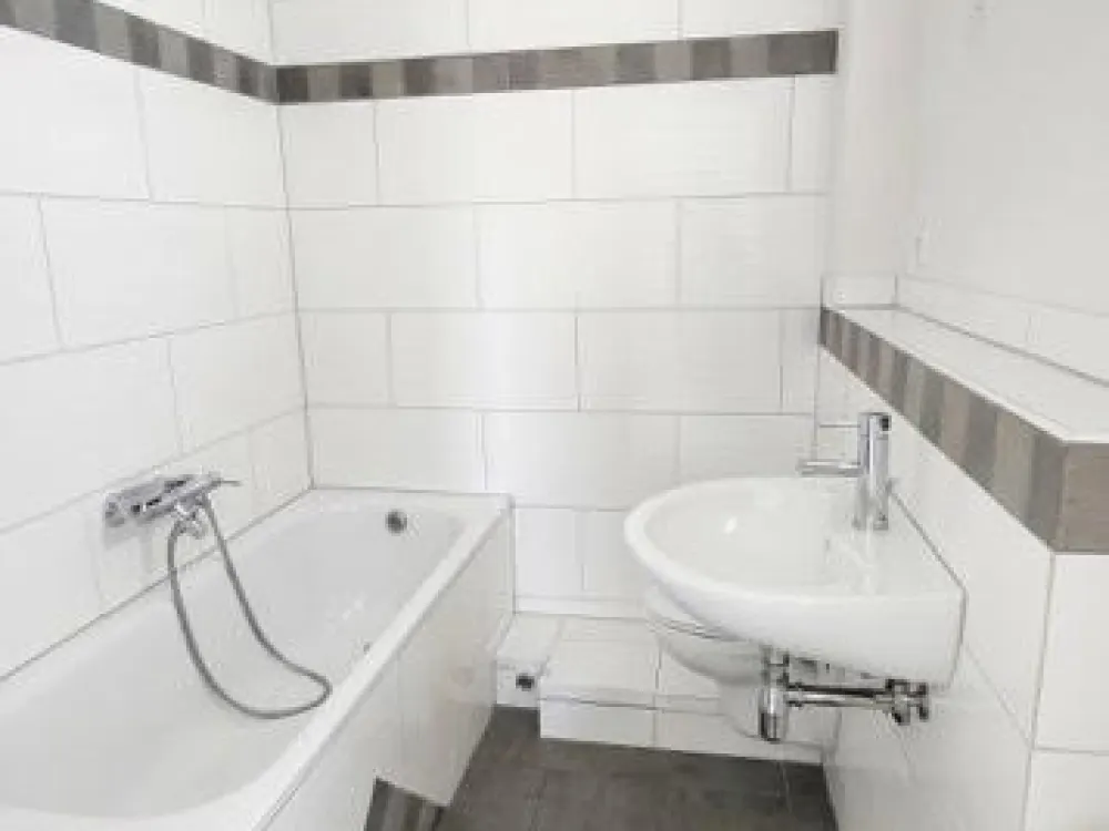 111m² Altbauwohnung | WG Gründung | U1 Nähe
