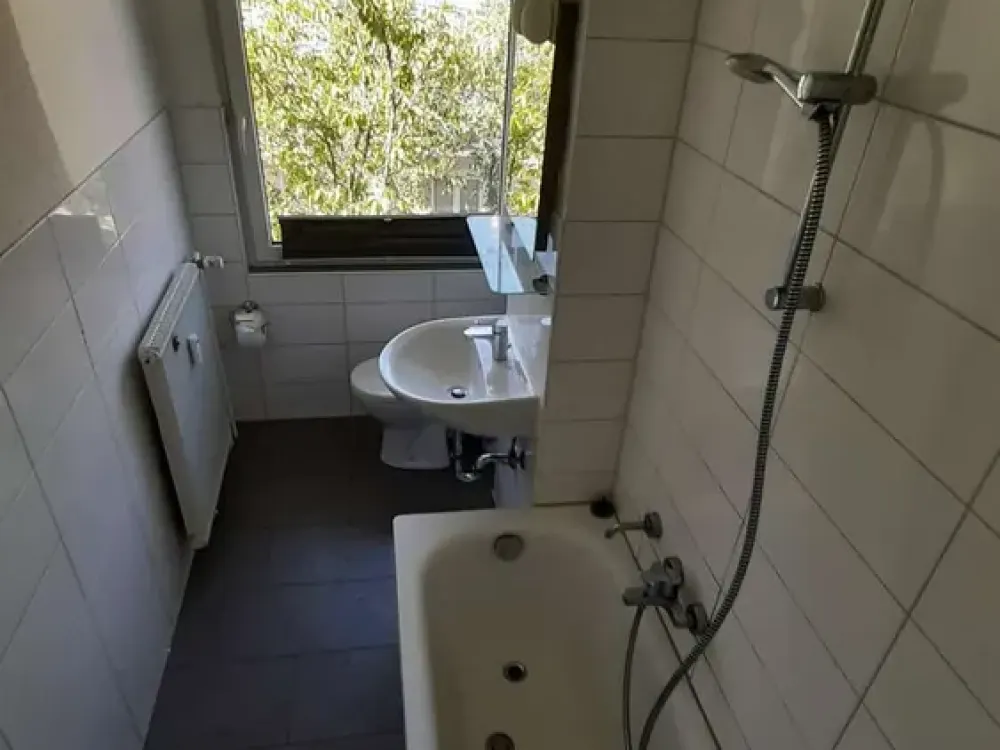 Annenstr. 90, 2. OG 2 schöne 2- Zi.- Whg. zu sofort