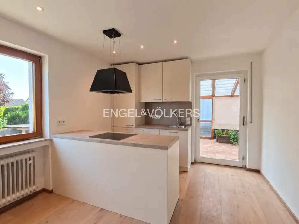 Exklusiv kernsanierte 3-Zimmer-Wohnung mit großzügiger Terrasse