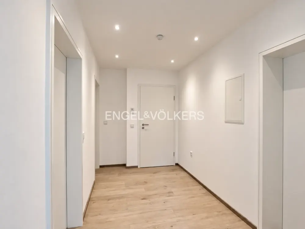 Exklusiv kernsanierte 3-Zimmer-Wohnung mit großzügiger Terrasse