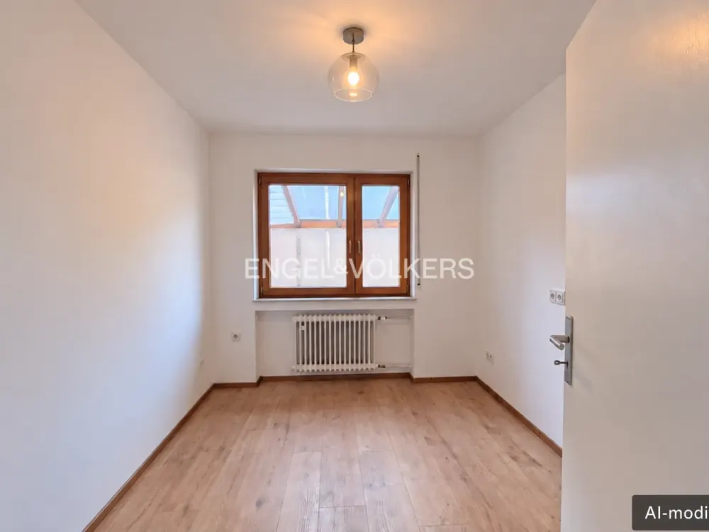 Exklusiv kernsanierte 3-Zimmer-Wohnung mit großzügiger Terrasse