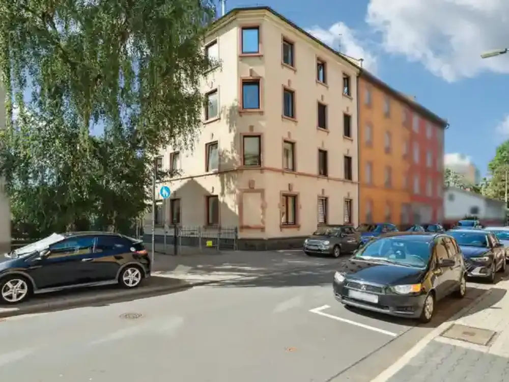 Charmanter Altbau: 2-Zimmer-Wohnung mit Einbauküche in Niederrad