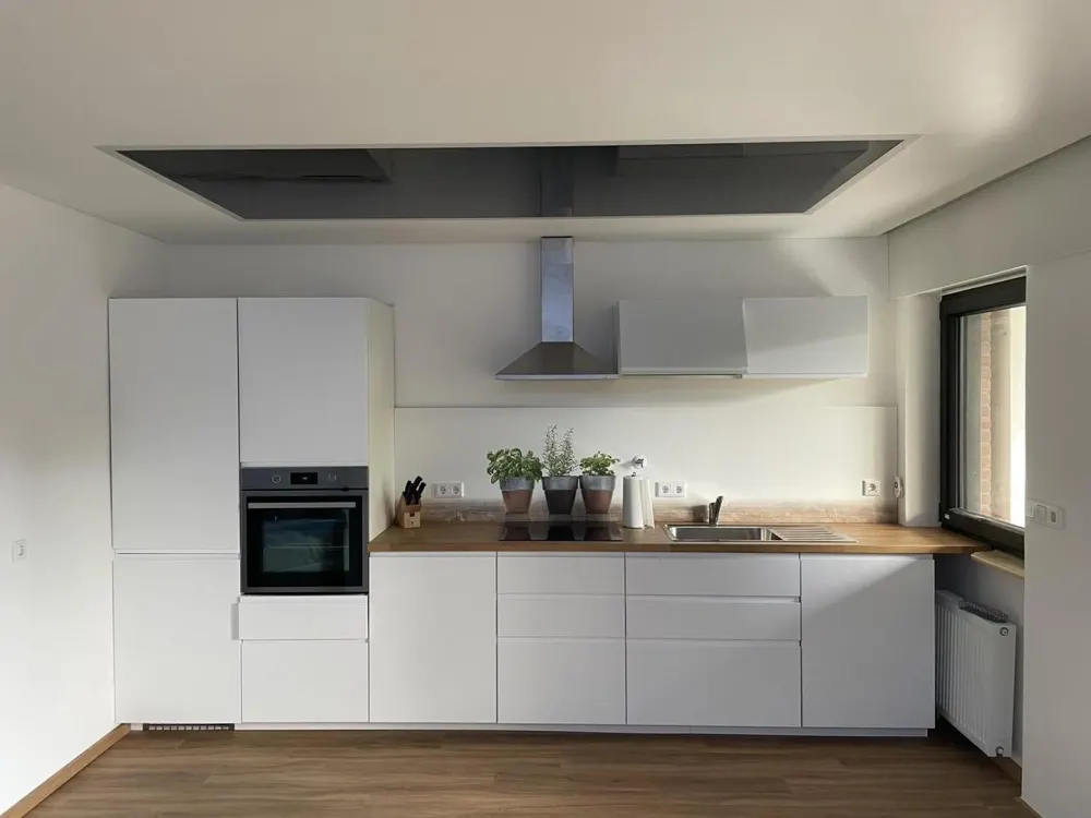 Geschmackvolle, vollst. renovierte 2-Raum-Wohnung mit geh. Innenausstattung mit Balkon und EBK