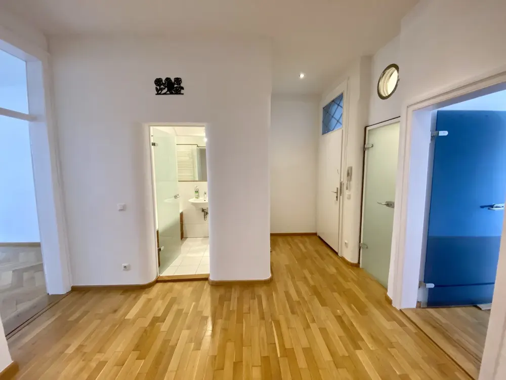 WG - geeignete 4 Zimmer Wohnung in der Schillerstr. ab 01.11.