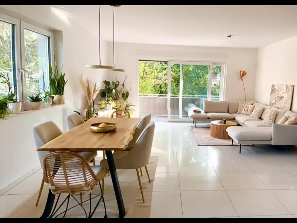 Moderne helle Wohnung mit EBK und Garage in ruhiger Lage