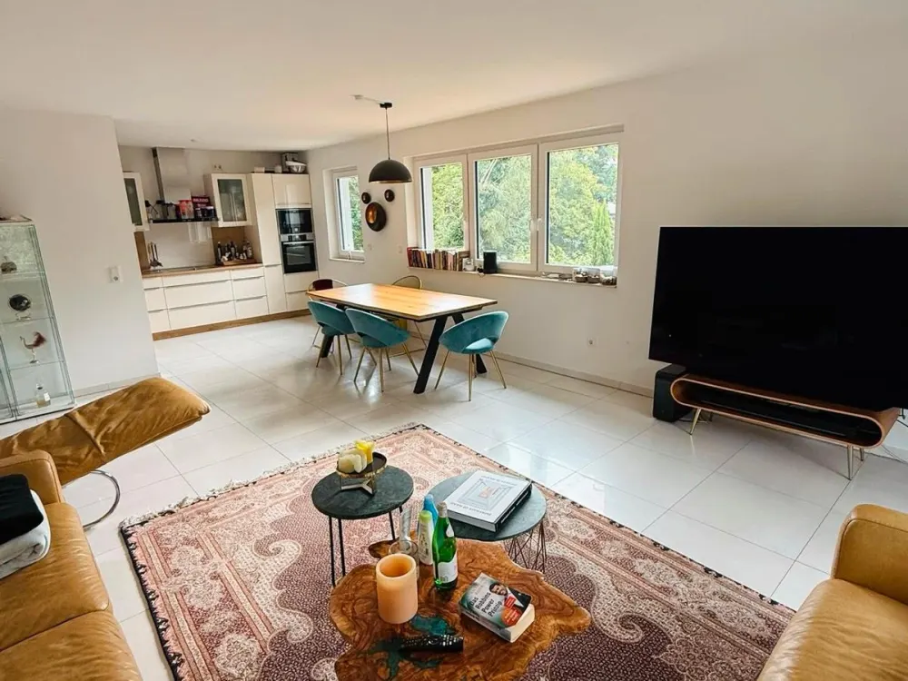 Moderne helle Wohnung mit EBK und Garage in ruhiger Lage