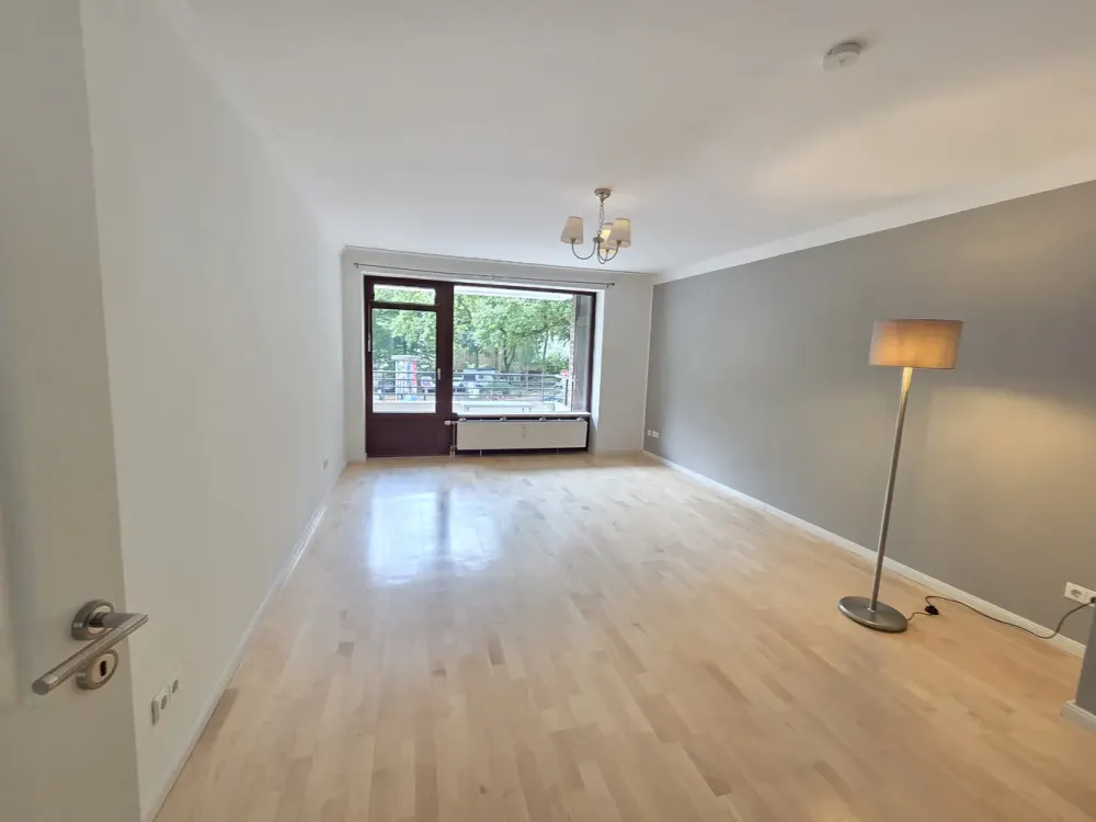 Top location just minutes to Alster corner Bellevue Winterhude with 3 balconies