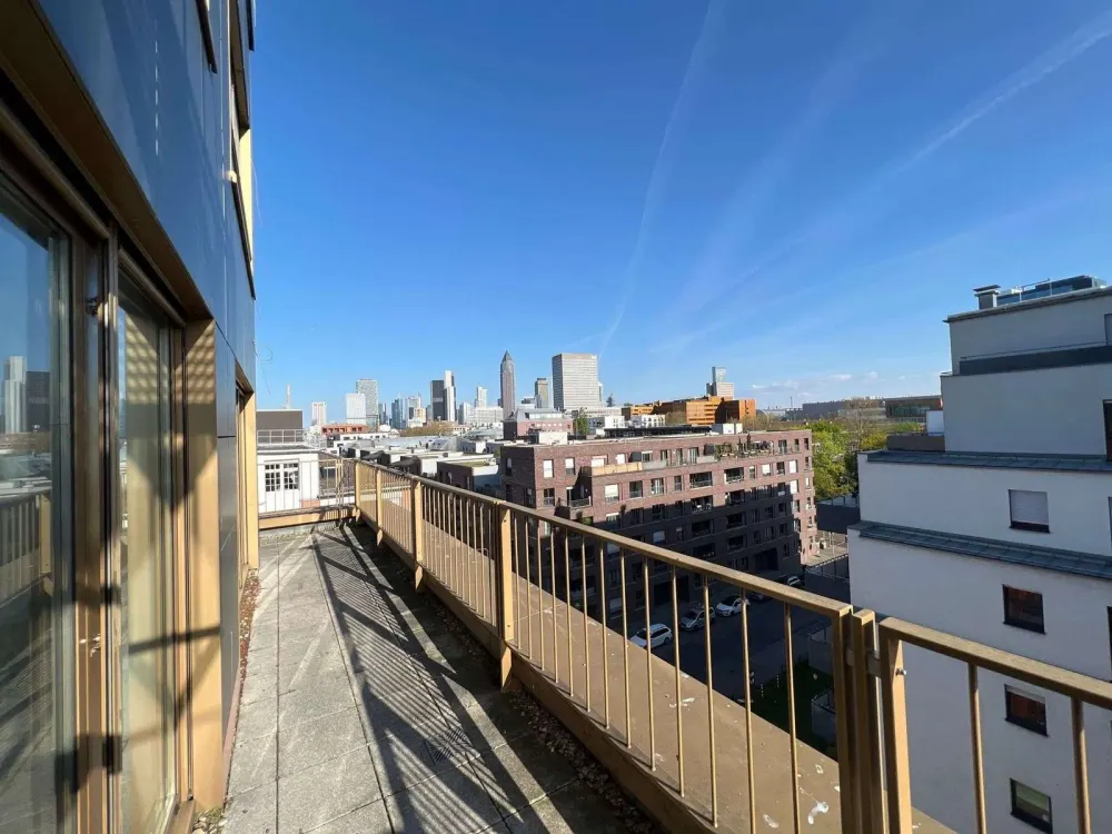 Helle 2-Zimmer Wohnung mit Terrasse und Skyline Blick