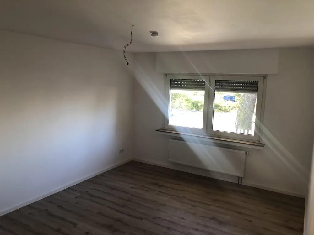 Centrally Located Renovated 2-Room Ground Floor Apartment Lev Schlebusch with Terrace