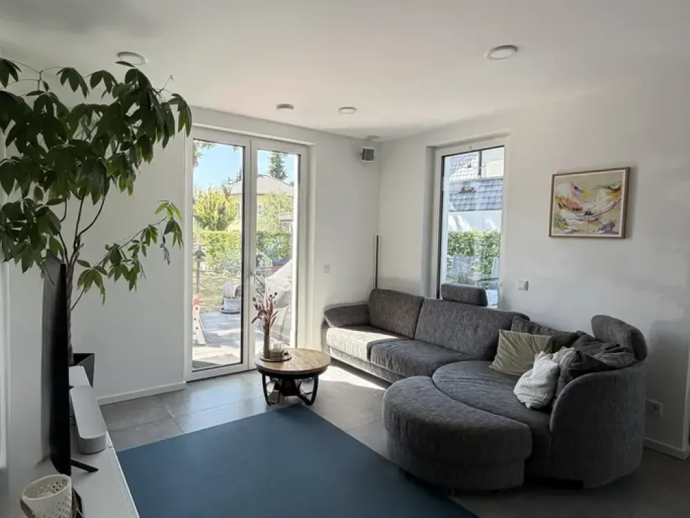 High-Quality Ground Floor Apartment with Private Garden & 3 Terraces