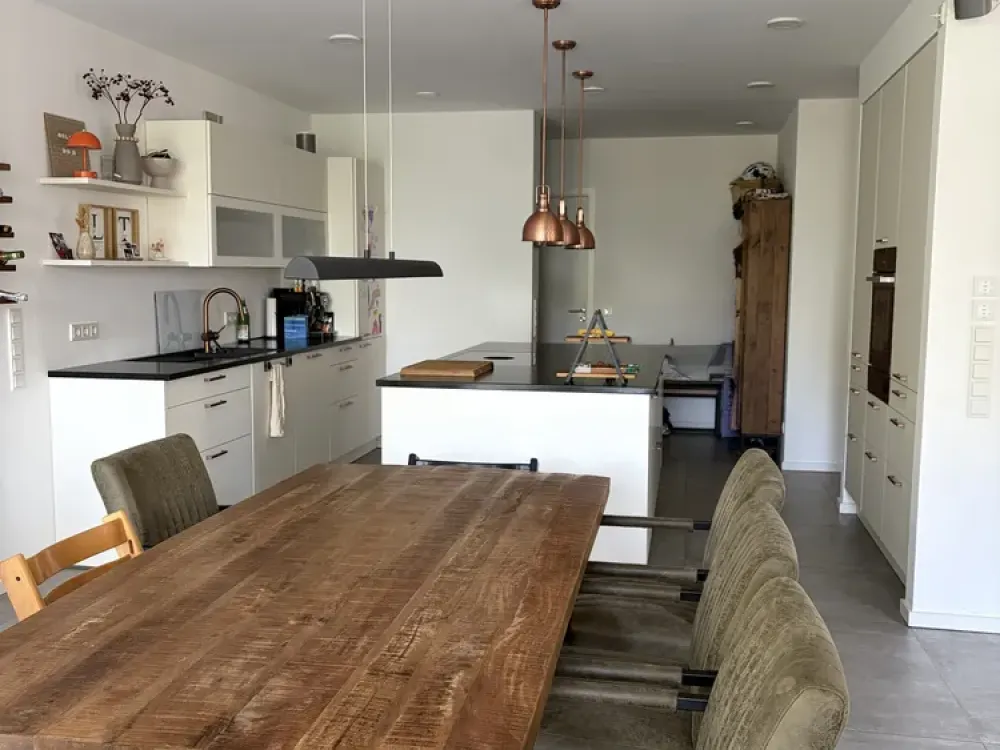 High-Quality Ground Floor Apartment with Private Garden & 3 Terraces