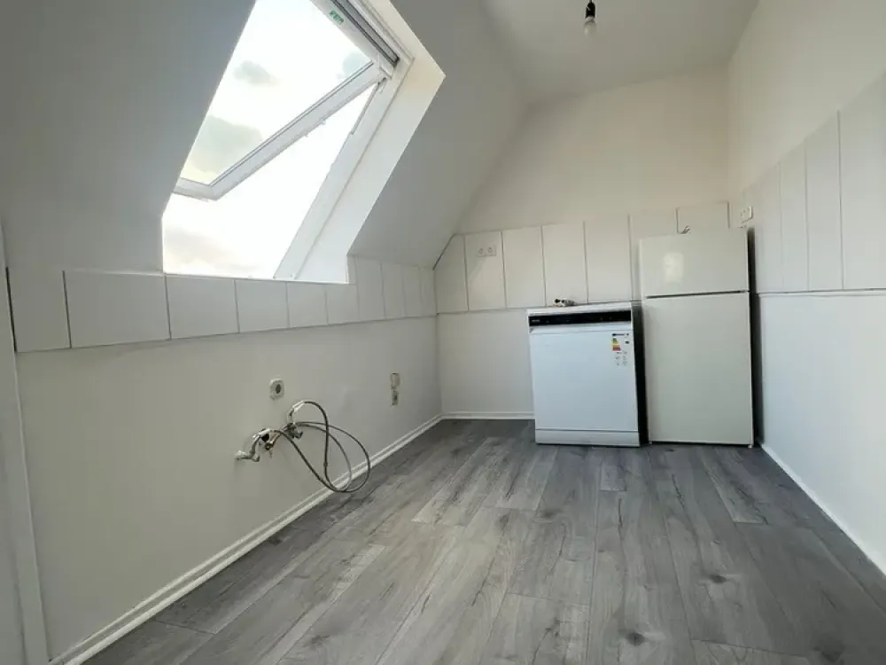 Freshly Modernized 2.5-Room Attic Apartment in Dortmund-Brackel - Available Immediately