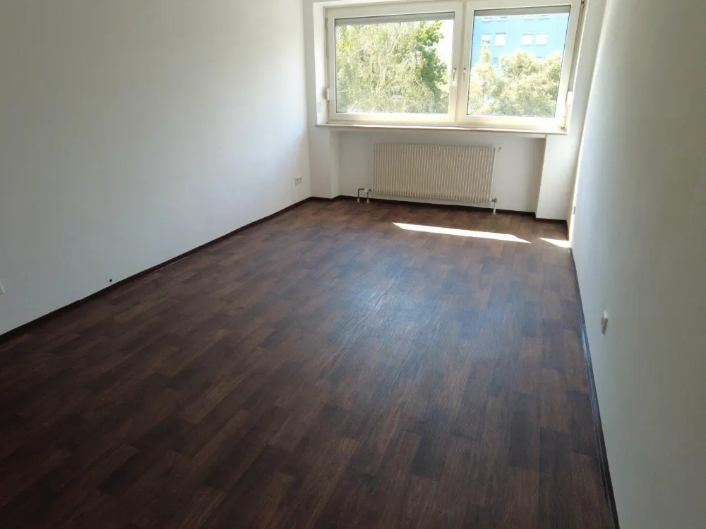 2-Zimmer-Wohnung (650 Kalt).Aufzug, Einbauküche & Stellplatz (50)