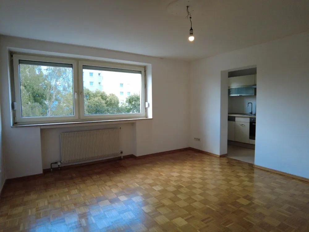 2-Zimmer-Wohnung (650 Kalt).Aufzug, Einbauküche & Stellplatz (50)