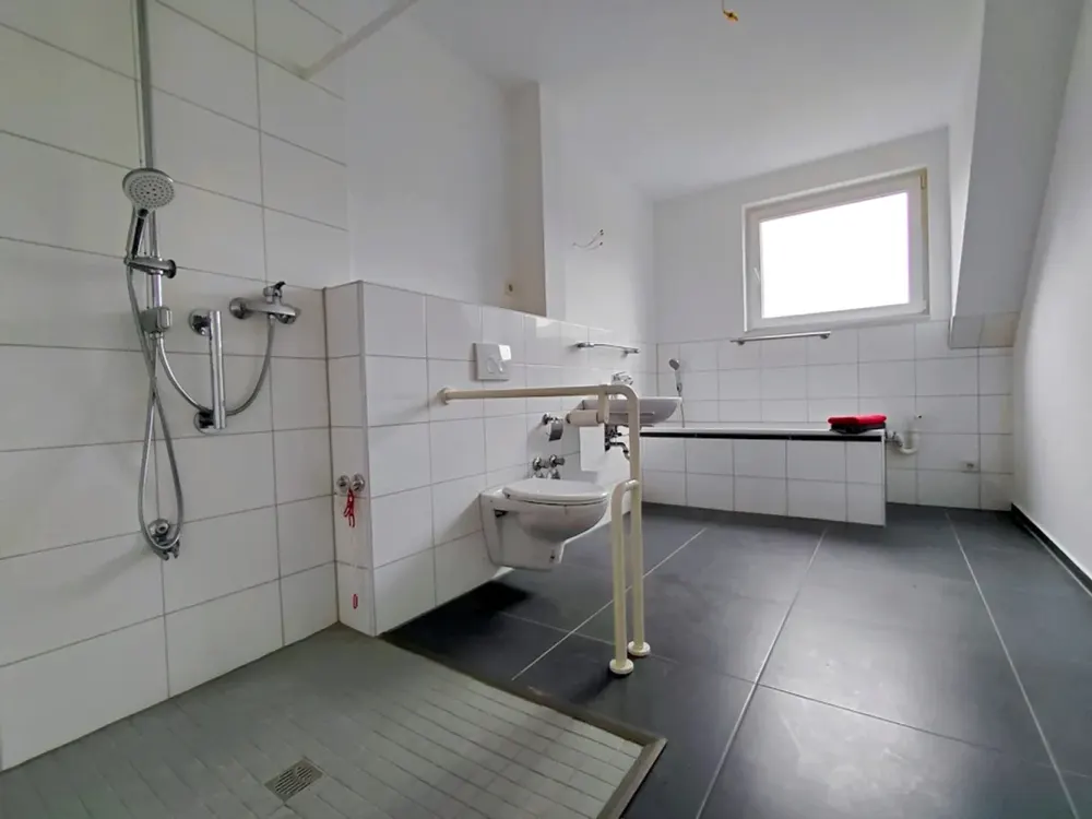 Großzügige Wohnung in Citynähe 2-Zimmer-Wohnung mit Balkon und Aufzug!