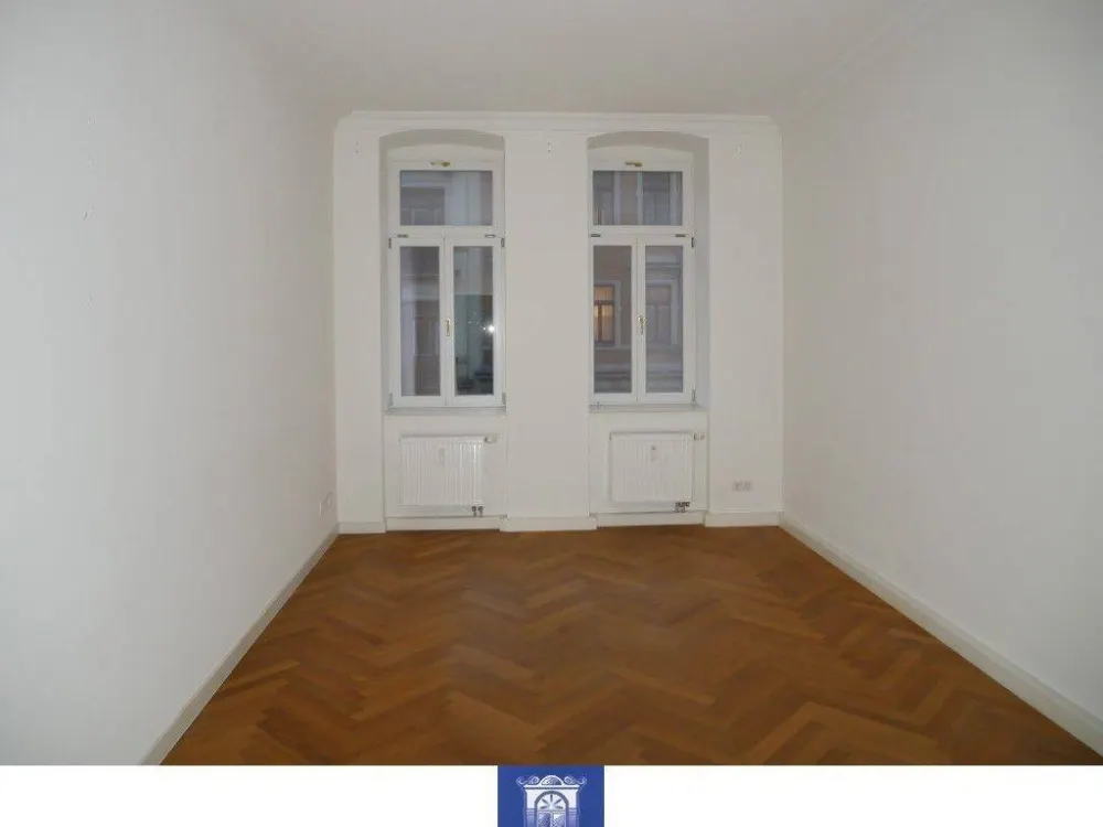 Eindrucksvolle Wohnung mit Balkon, Tageslichtbad mit Wanne!