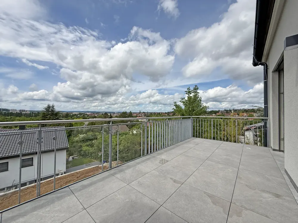 Stilvoll wohnen mit Weitblick, Exklusive Neubau-Maisonettewohnung mit großer Sonnenterrasse