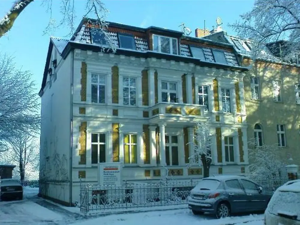 Möblierte 2 Zi Wohnung m. Balkon für max 2 Pers.