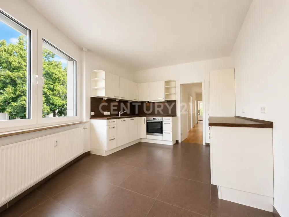 Spacious 4-Room Apartment in Prime Westend Location