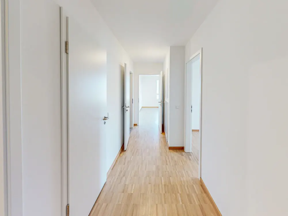 Comfort Meets Spaciousness: 3-Room Apartment with 2 Bathrooms and Balcony