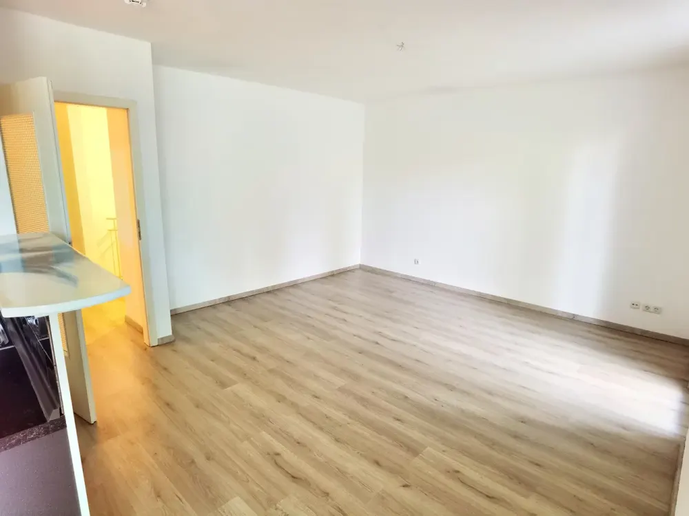 ***HERMSDORF - großzügige 3-Zimmer-Wohnung über 2 EBENEN mit Balkon/EBK/Laminat/TERRASSE***