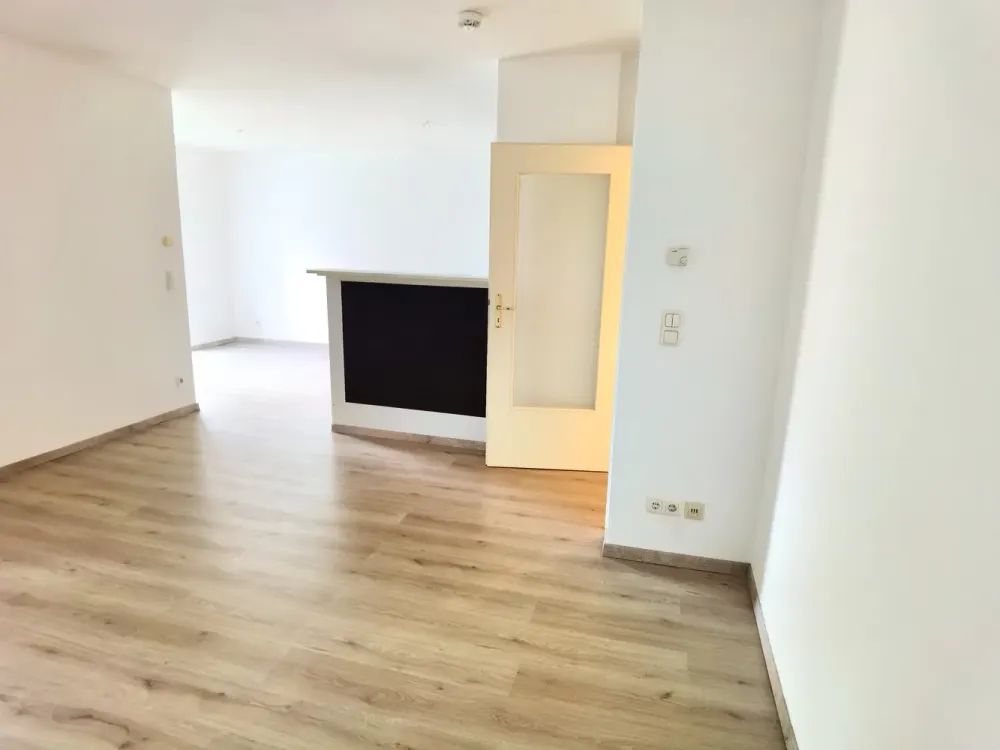 ***HERMSDORF - großzügige 3-Zimmer-Wohnung über 2 EBENEN mit Balkon/EBK/Laminat/TERRASSE***