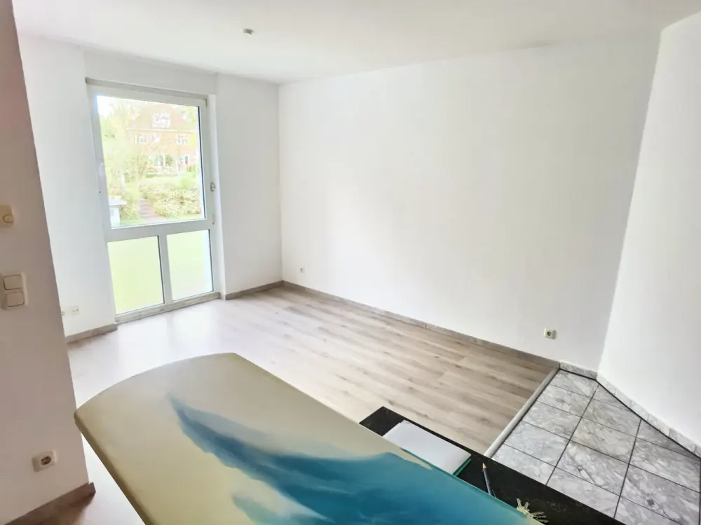 ***HERMSDORF - großzügige 3-Zimmer-Wohnung über 2 EBENEN mit Balkon/EBK/Laminat/TERRASSE***