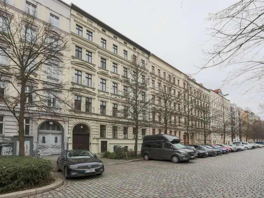 Luxurious, freshly renovated 4 room apartment in Prenzlauer Berg in the heart of Berlin