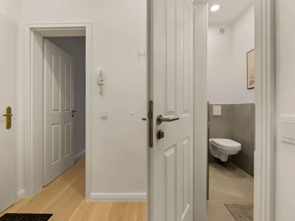Luxurious, freshly renovated 4 room apartment in Prenzlauer Berg in the heart of Berlin