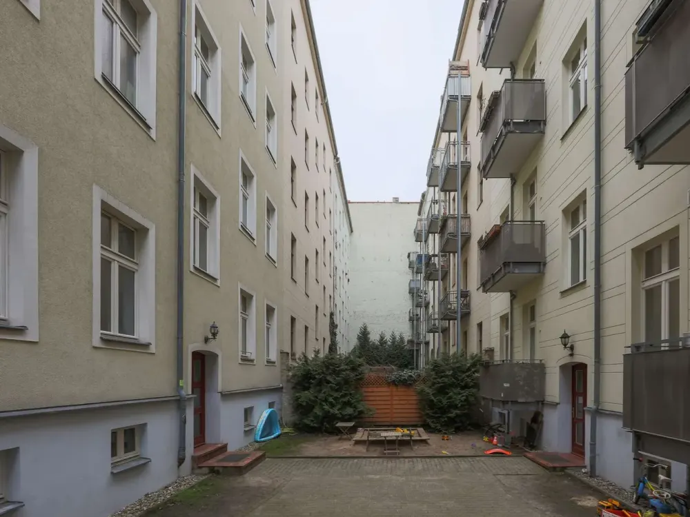 Luxurious, freshly renovated 4 room apartment in Prenzlauer Berg in the heart of Berlin