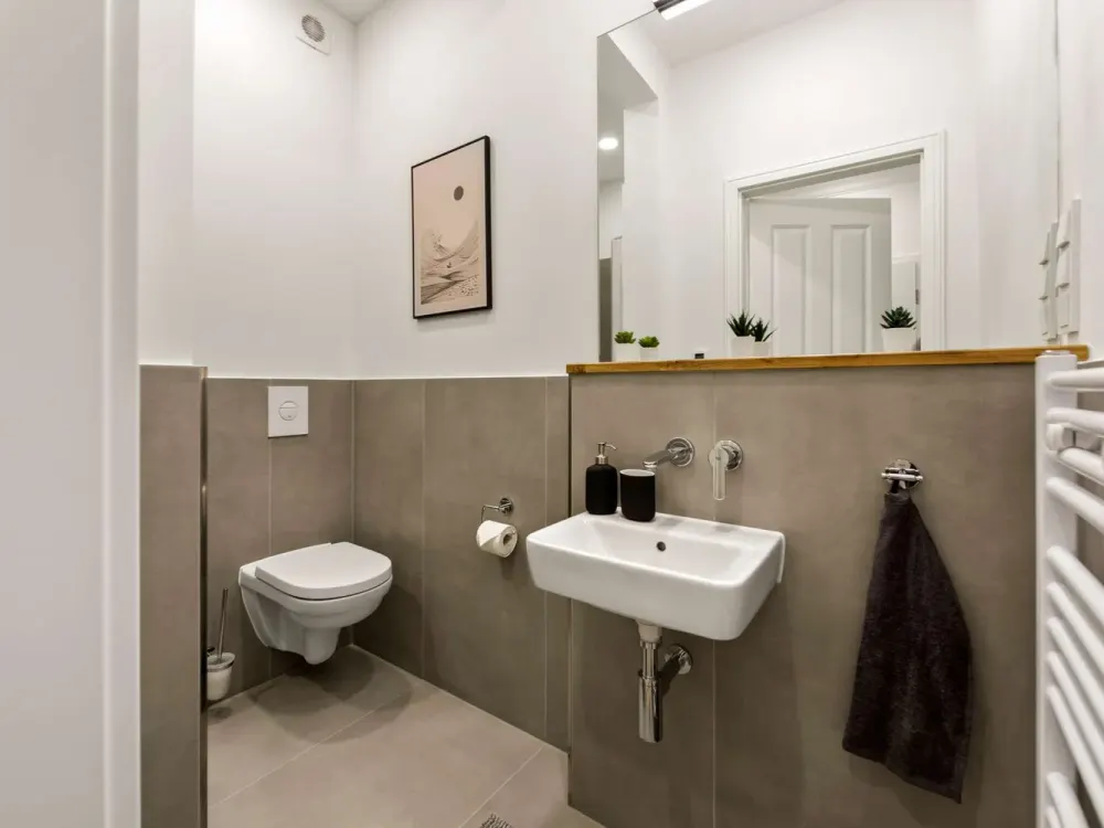 Luxurious, freshly renovated 4 room apartment in Prenzlauer Berg in the heart of Berlin