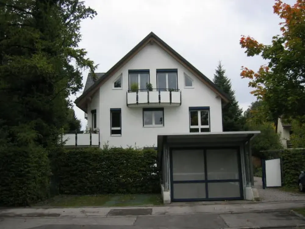 Lebendiges Wohnen: 3-Zimmer-Wohnung in Gauting mit Garten