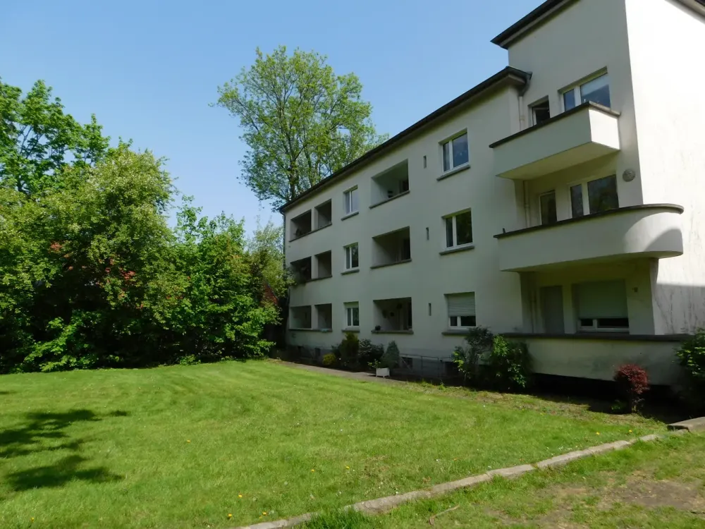 Gemütliche einzugsbereite Single-Wohnung mit Loggia inkl. tollem Ausblick ins Grüne!
