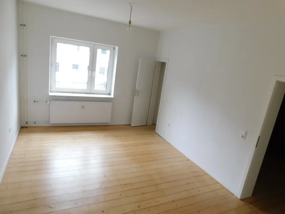Gemütliche einzugsbereite Single-Wohnung mit Loggia inkl. tollem Ausblick ins Grüne!