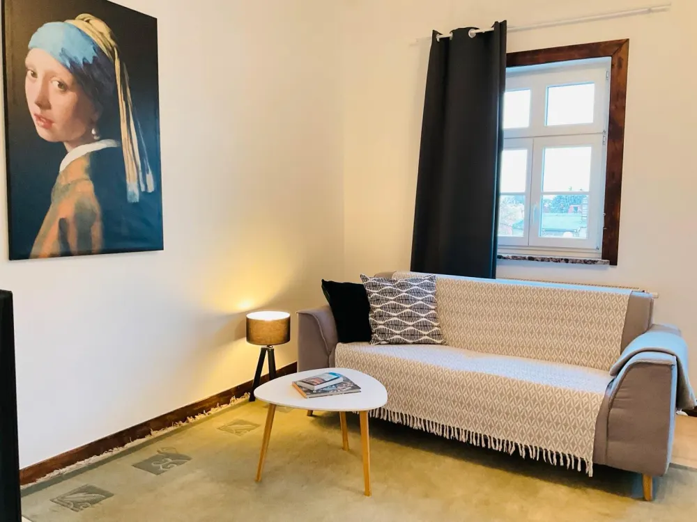 2 Zimmer Wohnung möbliert