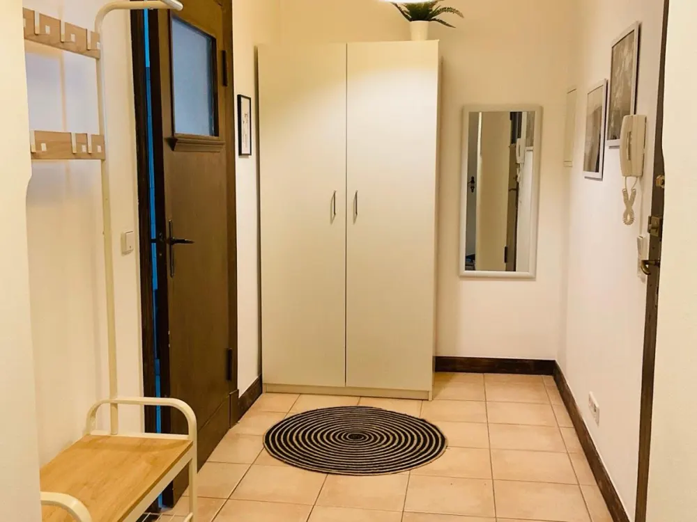 2 Zimmer Wohnung möbliert