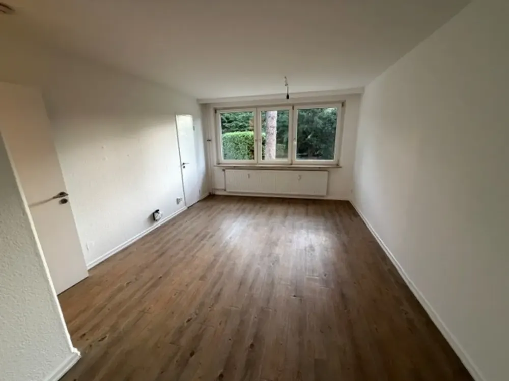 Bright and Well-Maintained 1-Room Apartment in Stellingen, Hamburg