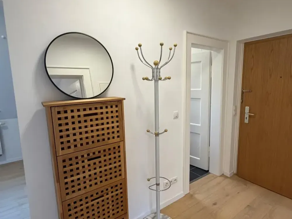 # 🏡 Großzügige, neu renovierte & voll möblierte 2-Zimmer-Wohnung zur Untermiete, Einziehen & Wohlf