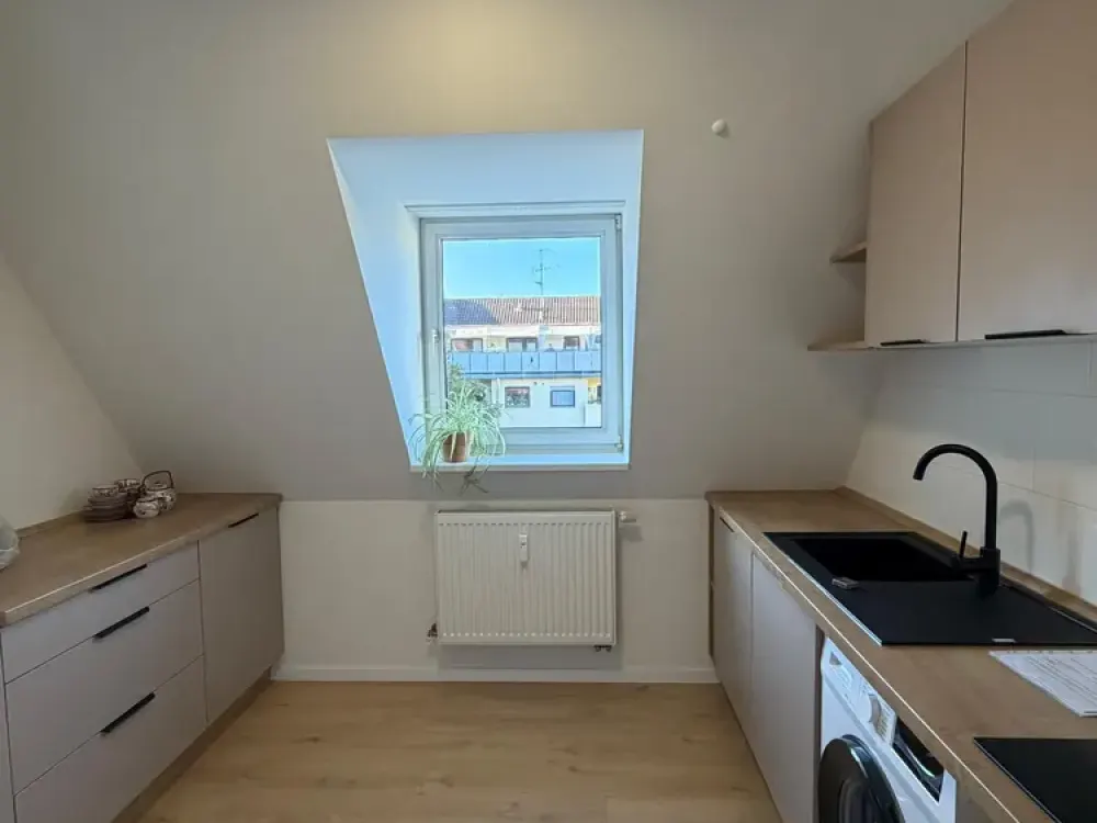 # 🏡 Großzügige, neu renovierte & voll möblierte 2-Zimmer-Wohnung zur Untermiete, Einziehen & Wohlf