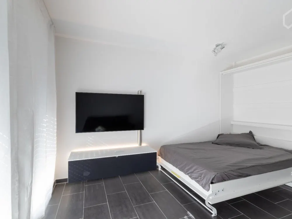 Charmantes, sehr schönes möbliertes 1 Zimmer Apartment mit Garten