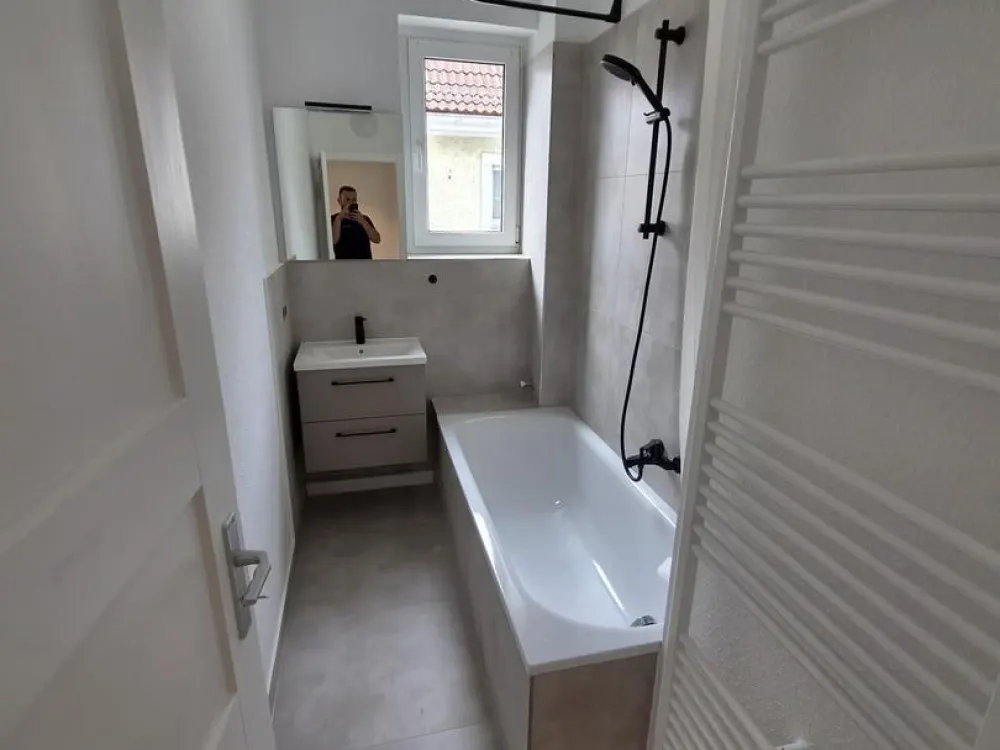 Newly Established: Fully Renovated, Furnished 3-Room Shared Apartment in Prime Location