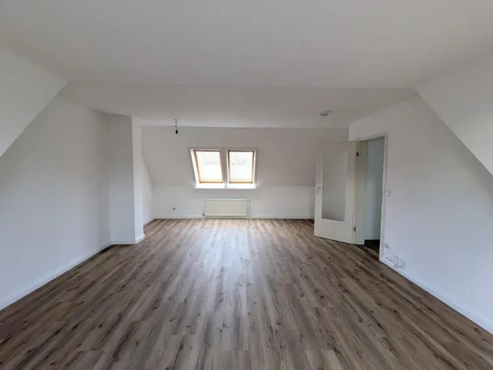 Frisch renovierte Dachgeschosswohnung