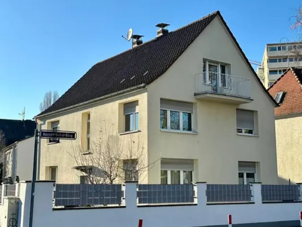 Von Privat, 1A-Lage am Kaiserleikreisel, Helle, neu renovierte 2-Zimmer-Wohnung mit Balkon