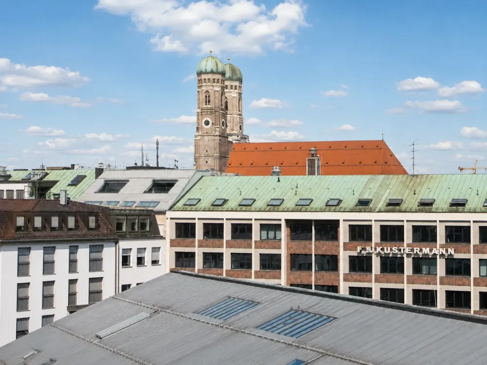 Altstadt-Juwel: 102 m² Dachgeschosswohnung mit Blick auf die Frauenkirche