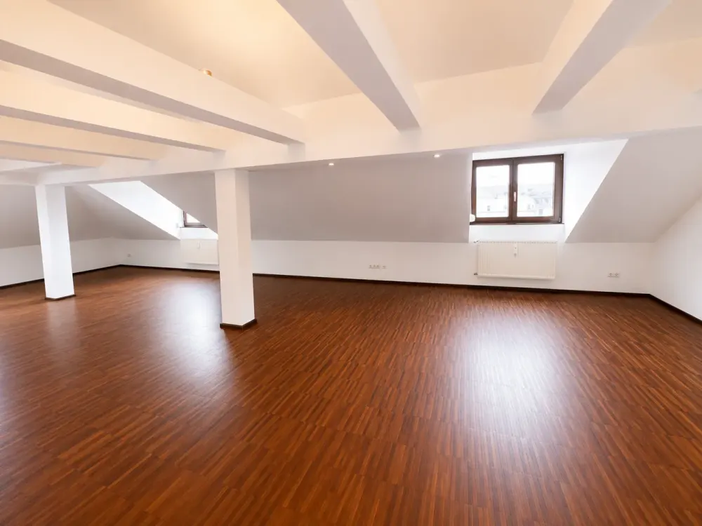 Altstadt-Juwel: 102 m² Dachgeschosswohnung mit Blick auf die Frauenkirche