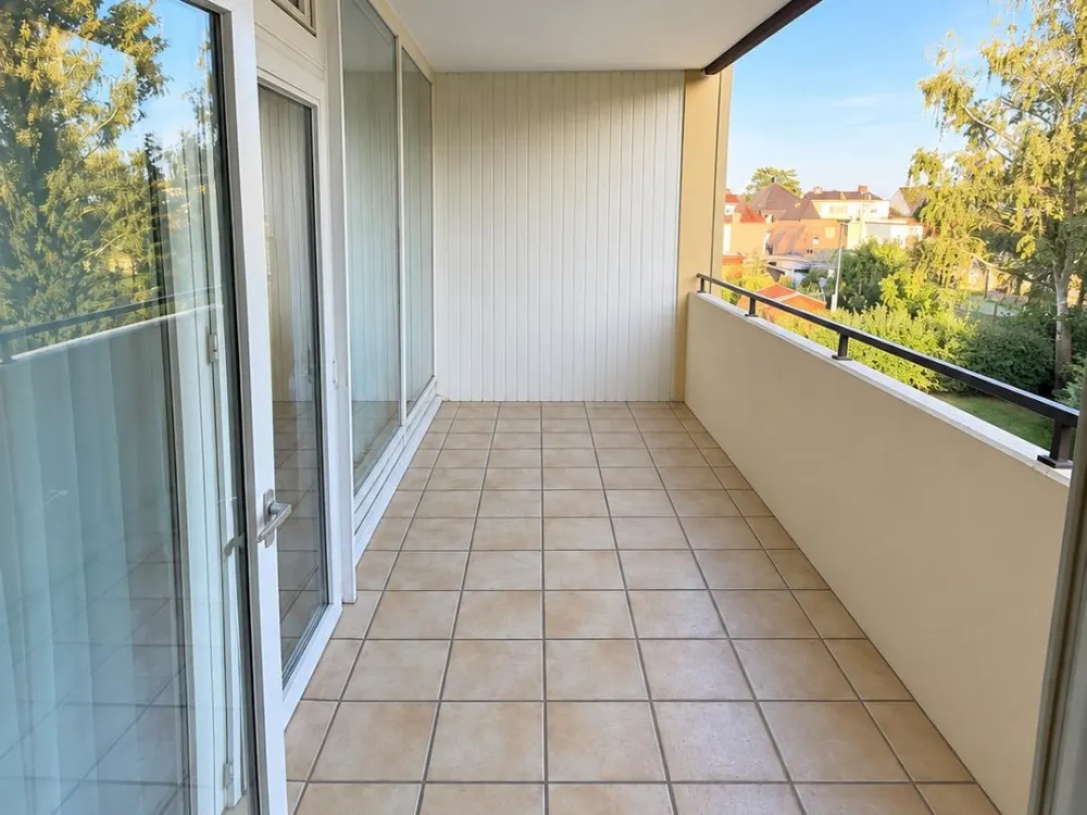 Lichtdurchflutete 3-Zimmer Wohnung mit Loggia und Blick ins Grüne