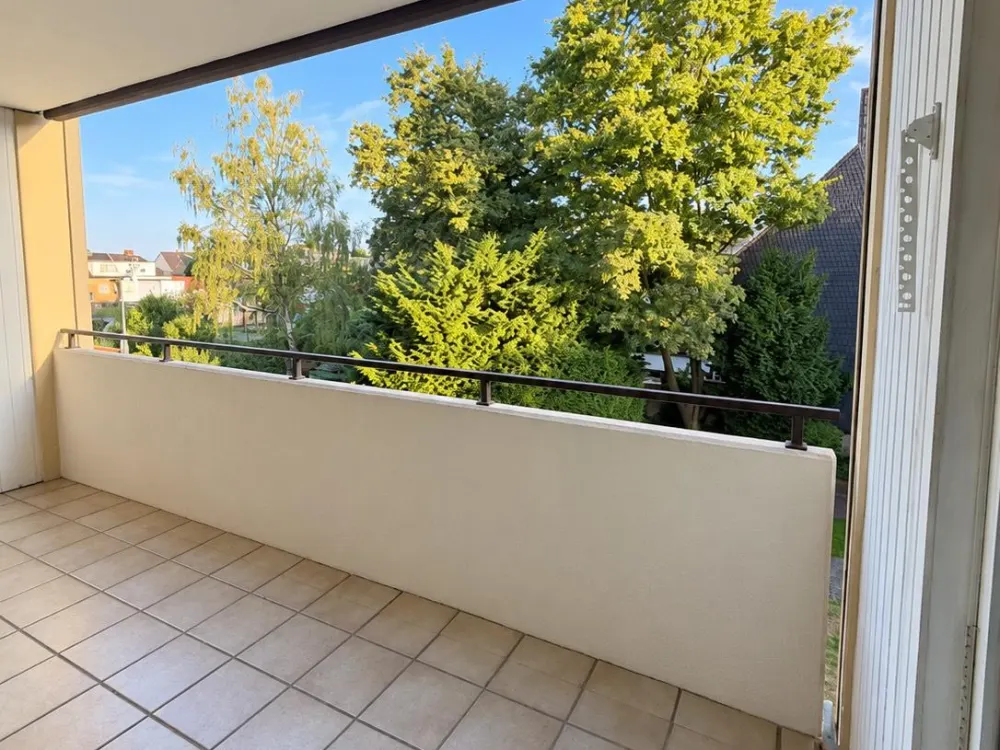 Lichtdurchflutete 3-Zimmer Wohnung mit Loggia und Blick ins Grüne