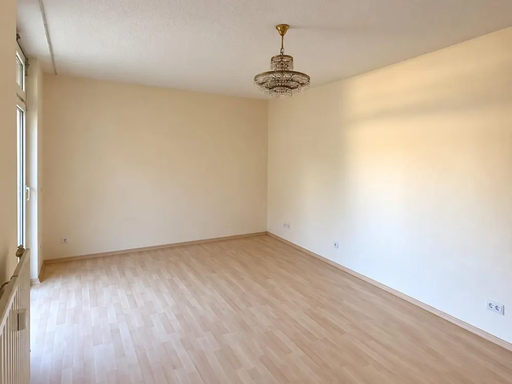 Lichtdurchflutete 3-Zimmer Wohnung mit Loggia und Blick ins Grüne
